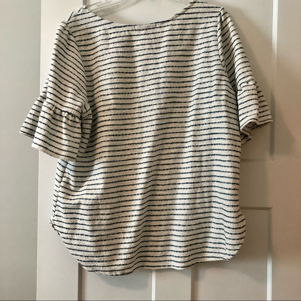Green Envelope Cream & Olive Striped Ruffle Sleeve Blouse Size 1X - Picture 6 of 6